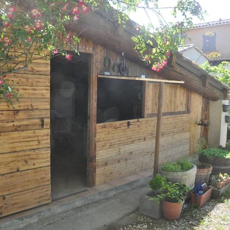 La Ferme De Tonton Jules Et Mame Julia Bed & Breakfast Entraigues-sur-la-Sorgue Exterior photo